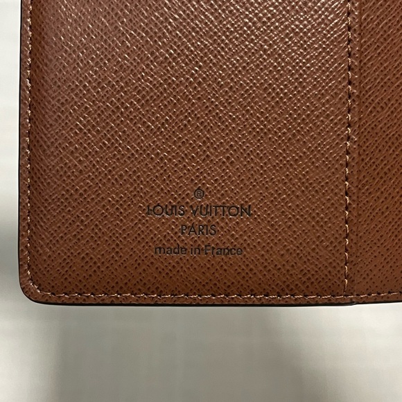 Louis Vuitton Agenda - Picture 6 of 9